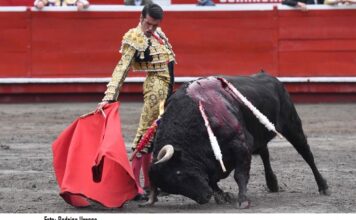 Gran faena de Emilio de Justo, a hombros con Ginés Marín en Manizales