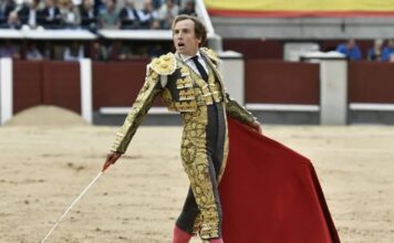 Crónica de San Isidro: La Tarde Más Seria de Román, Sin Perder la Sonrisa