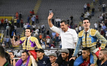 Talavante indulta en Cali a Relicario, de Vistahermosa, y sale a hombros con Emilio de Justo