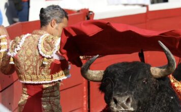 Roca Rey indulta y sale a hombros con Bolívar y Cayetano en Manizales