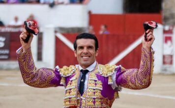 Arenas de San Pedro: Tarde Triunfal, De Justo, Ortega y Roca a Hombros