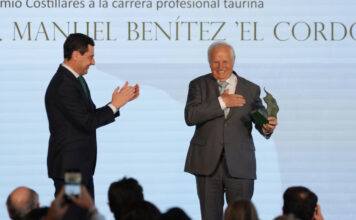 El gobierno andaluz reivindica el mundo de los toros en la entrega de premios a El Cordobés, Roca Rey y Albert Serra