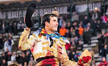 Valencia: Gloria en la Arena Fallera