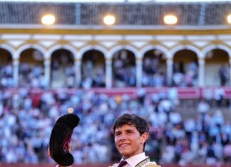 Sevilla: Mando Ante la Exigencia