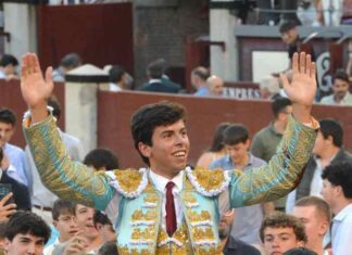 San Isidro: Julio Méndez Puerta Grande en la 3a Novillada