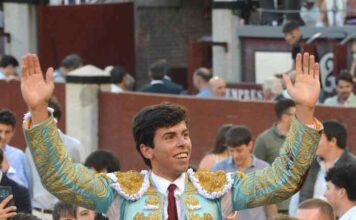 San Isidro: Julio Méndez Puerta Grande en la 3a Novillada
